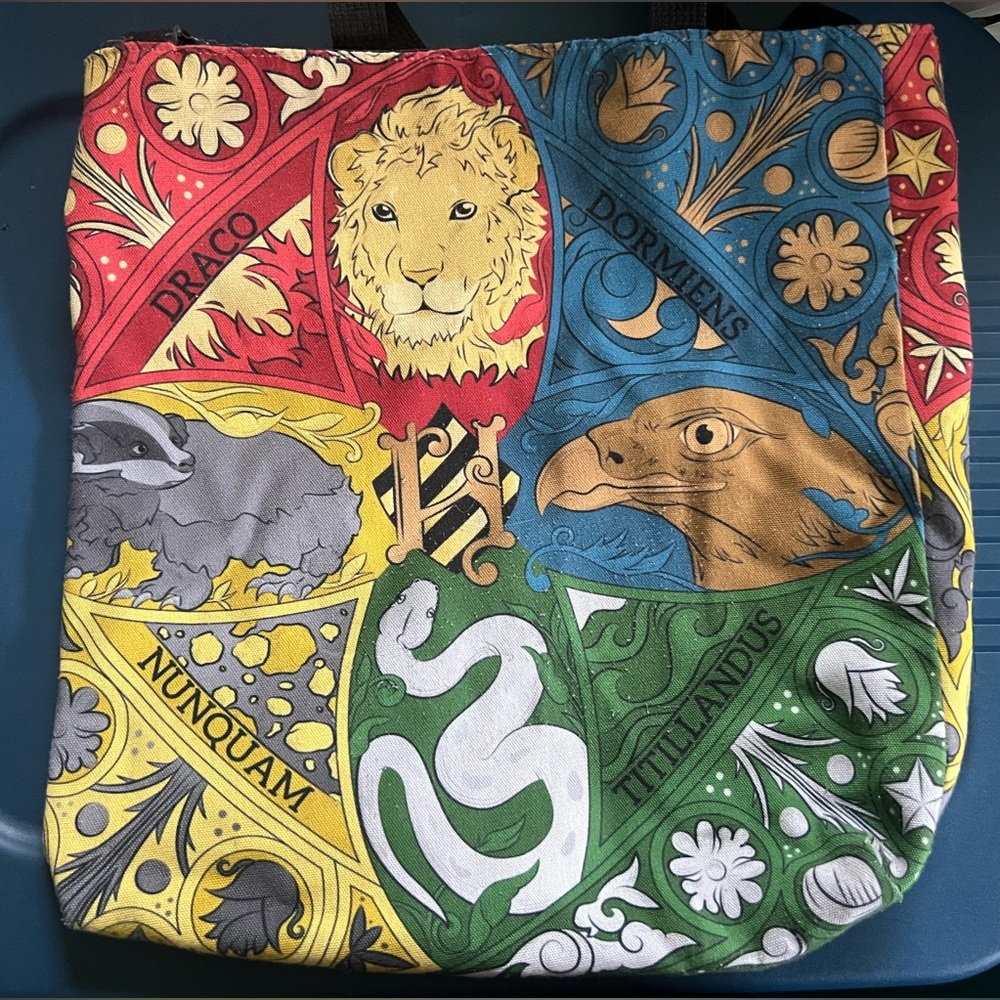 HTF Hogwarts crest unique artist interpretation Harry Potter Tote Bag, lined